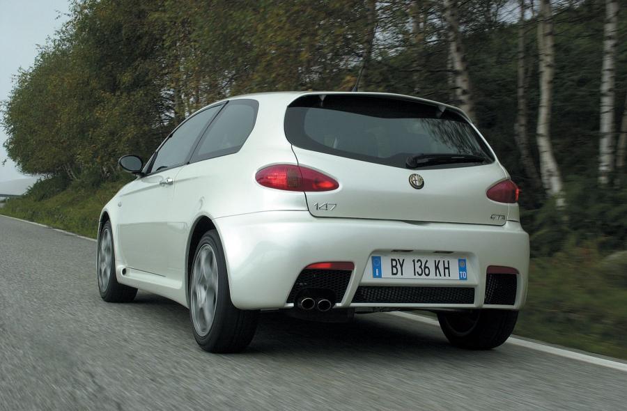  Alfa Romeo 147 GTA 2002 года  (фото 38 из 70)